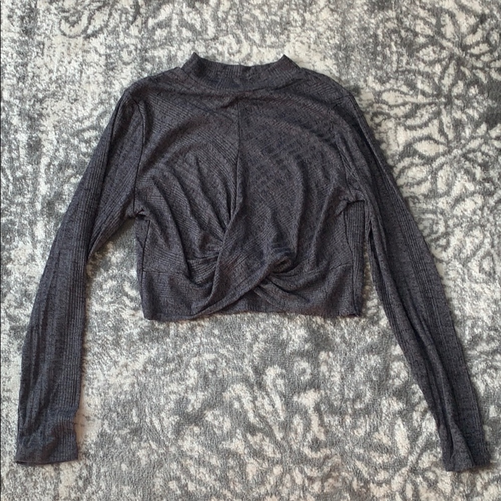 Gray long sleeve crop top